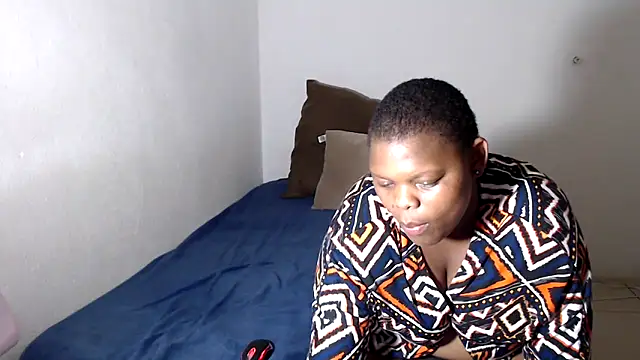 Snapshot of FoxyFataleX chatting on October 8, 2025, 8:39 pm FoxyFataleX online show from October 8, 2025, 8:39 pm