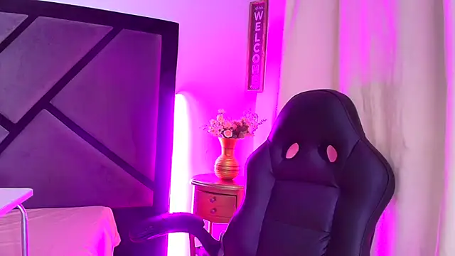 Snapshot of GabrielaDurann chatting on October 30, 2025, 8:31 pm GabrielaDurann online show from October 30, 2025, 8:31 pm