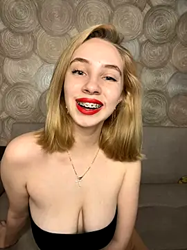 Kitty Katrine online show from November 4, 2025, 2:05 pm