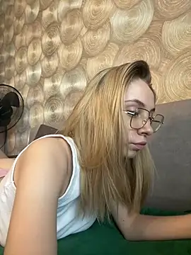 Kitty Katrine online show from March 20, 2026, 7:46 am