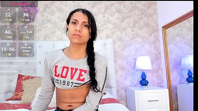 Eliza Thaylor   online show from December 17, 2024, 11:28 am