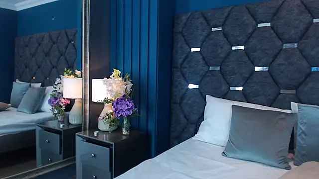 Snapshot of VanessaGlenn chatting on October 31, 2025, 3:13 pm VanessaGlenn online show from October 31, 2025, 3:13 pm