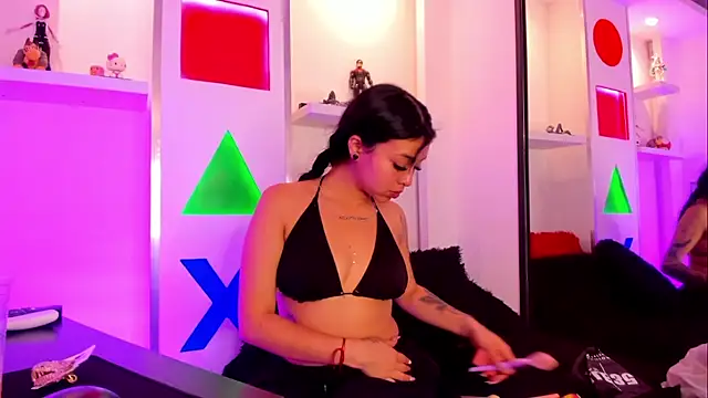 pettit courtny online show from December 18, 2025, 5:08 pm