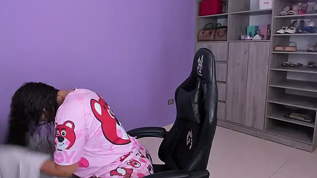 boomsar01 online show from November 7, 2025, 2:55 am