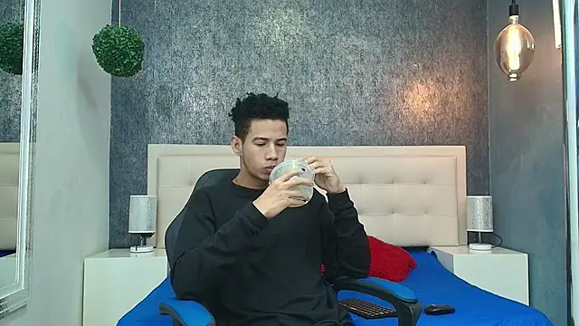 Snapshot of Erick_Zhimerman chatting on April 8, 2026, 12:16 pm Erick Zhimerman online show from April 8, 2026, 12:16 pm