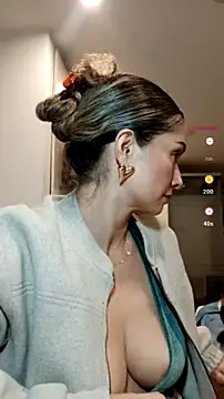 Loly Horny online show from July 14, 2026, 11:21 pm