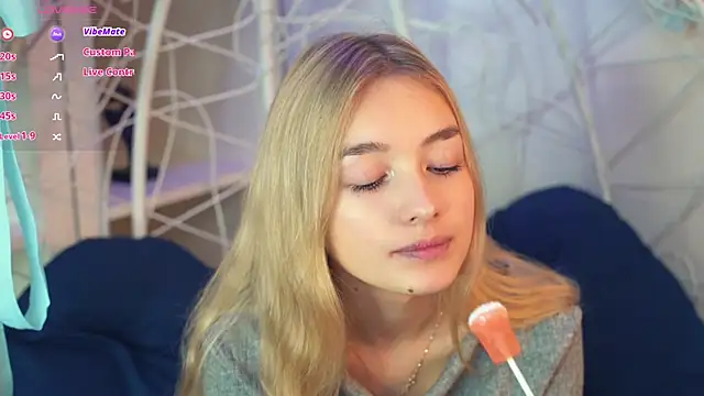 Snapshot of FlairCunard chatting on December 12, 2024, 7:15 pm FlairCunard online show from December 12, 2024, 7:15 pm