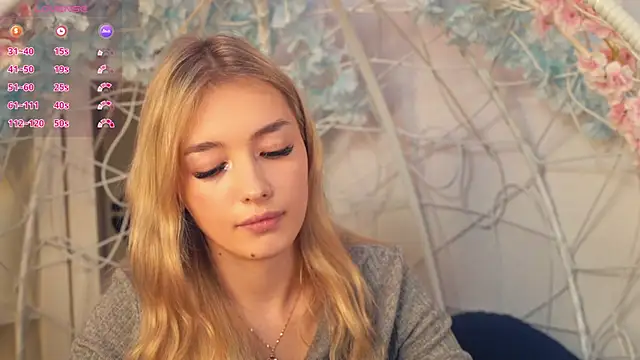 Snapshot of FlairCunard chatting on December 20, 2024, 11:58 pm FlairCunard online show from December 20, 2024, 11:58 pm