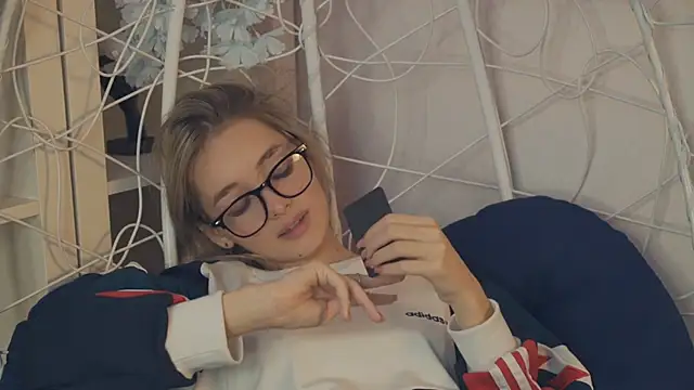 Snapshot of FlairCunard chatting on January 1, 2025, 11:51 pm FlairCunard online show from January 1, 2025, 11:51 pm