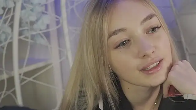 Snapshot of FlairCunard chatting on January 11, 2025, 8:43 pm FlairCunard online show from January 11, 2025, 8:43 pm