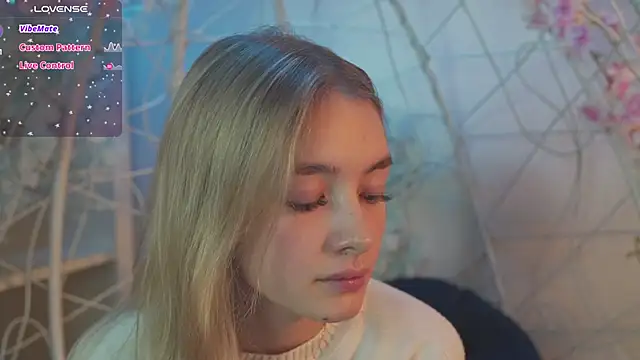 Snapshot of FlairCunard chatting on February 1, 2025, 12:18 am FlairCunard online show from February 1, 2025, 12:18 am