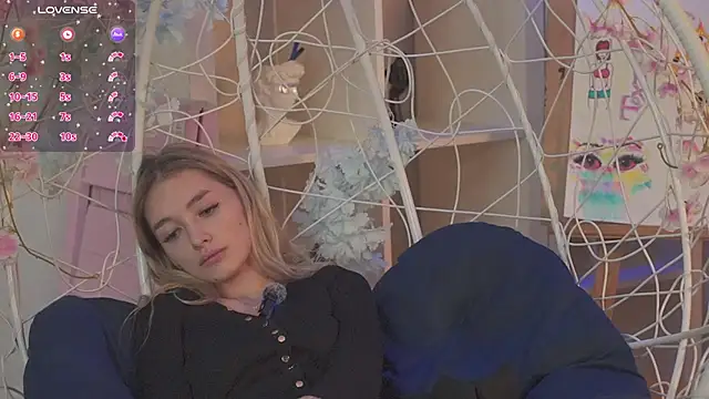 Snapshot of FlairCunard chatting on February 19, 2025, 12:46 am FlairCunard online show from February 19, 2025, 12:46 am