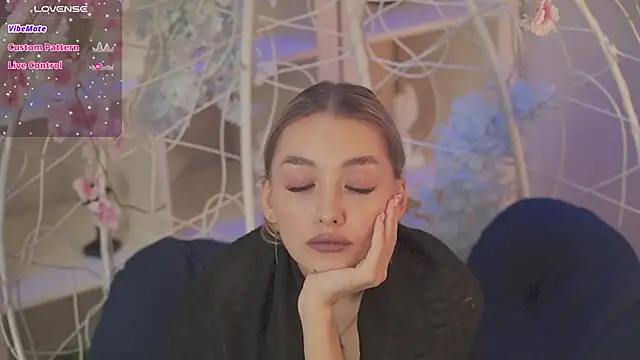 Snapshot of FlairCunard chatting on February 20, 2025, 9:09 pm FlairCunard online show from February 20, 2025, 9:09 pm