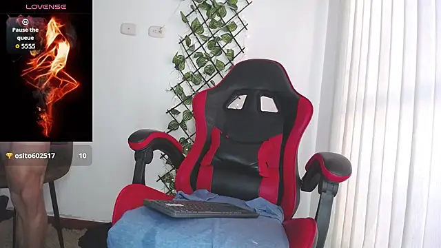 Snapshot of darkviper26 chatting on September 14, 2025, 12:48 pm darkviper26 online show from September 14, 2025, 12:48 pm