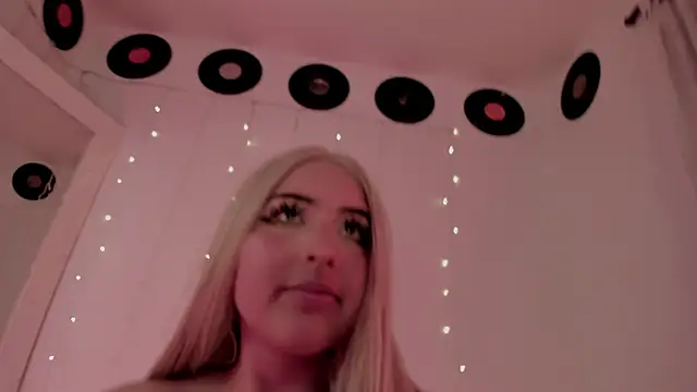  dahian14  online show from October 20, 2025, 4:24 am