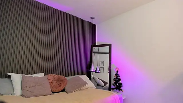 Axel brunette1 online show from December 21, 2025, 9:44 pm