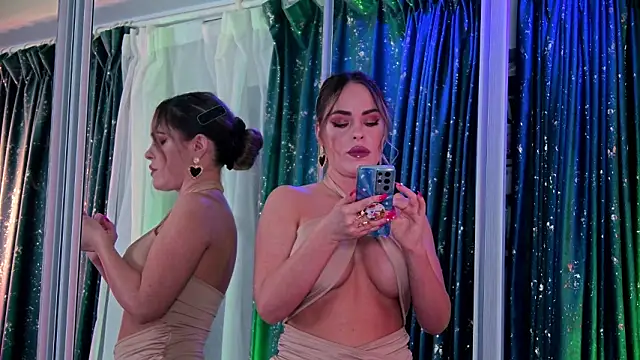 Snapshot of RoseEvann chatting on February 20, 2026, 8:42 pm RoseEvann online show from February 20, 2026, 8:42 pm