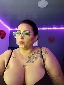 Snapshot of Ivonnee__ chatting on December 11, 2024, 6:36 am Ivonnee online show from December 11, 2024, 6:36 am