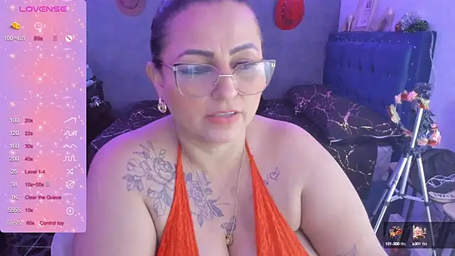 Snapshot of Ivonnee__ chatting on December 22, 2024, 11:33 am Ivonnee online show from December 22, 2024, 11:33 am