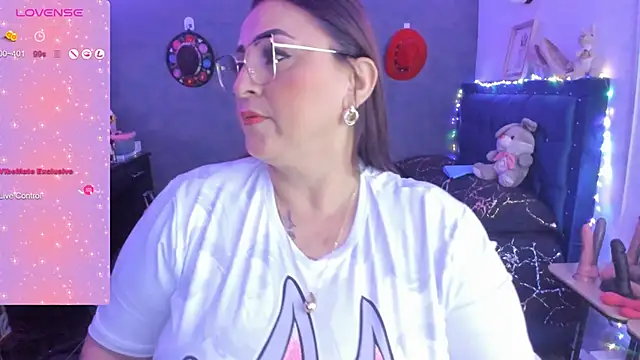 Snapshot of Ivonnee__ chatting on January 12, 2025, 2:35 am Ivonnee online show from January 12, 2025, 2:35 am