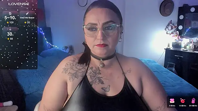 Snapshot of Ivonnee__ chatting on February 4, 2025, 1:23 am Ivonnee online show from February 4, 2025, 1:23 am