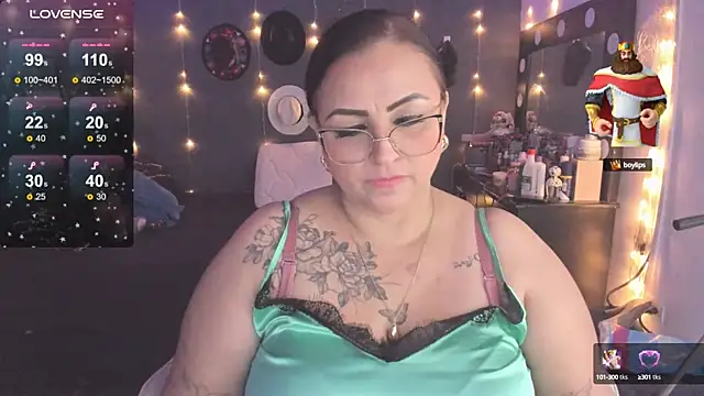 Snapshot of Ivonnee__ chatting on February 18, 2025, 7:10 am Ivonnee online show from February 18, 2025, 7:10 am