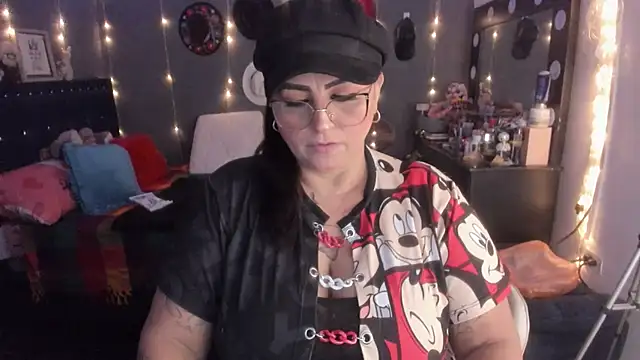 Snapshot of Ivonnee__ chatting on March 16, 2025, 3:47 am Ivonnee online show from March 16, 2025, 3:47 am