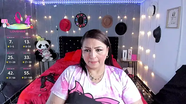 Snapshot of Ivonnee__ chatting on November 12, 2025, 10:52 pm Ivonnee online show from November 12, 2025, 10:52 pm