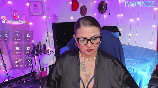 Snapshot of Ivonnee__ chatting on February 9, 2026, 9:35 am Ivonnee online show from February 9, 2026, 9:35 am