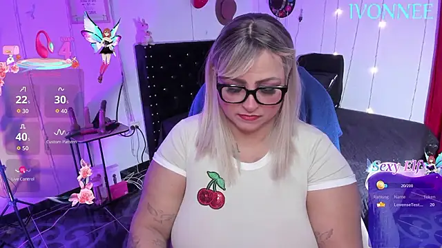 Snapshot of Ivonnee__ chatting on February 20, 2026, 1:57 am Ivonnee online show from February 20, 2026, 1:57 am