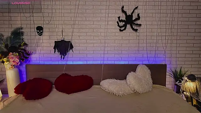 Snapshot of NovaBlissss chatting on November 9, 2025, 9:13 pm NovaBlissss online show from November 9, 2025, 9:13 pm