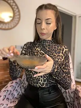 Snapshot of Mia_Ethan chatting on October 8, 2025, 8:23 am Mia Ethan online show from October 8, 2025, 8:23 am