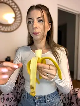 Snapshot of Mia_Ethan chatting on October 9, 2025, 7:17 am Mia Ethan online show from October 9, 2025, 7:17 am