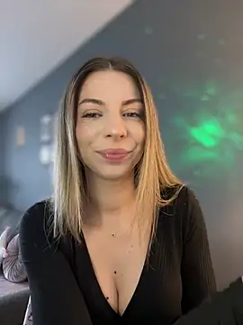 Snapshot of Mia_Ethan chatting on March 31, 2026, 8:37 am Mia Ethan online show from March 31, 2026, 8:37 am