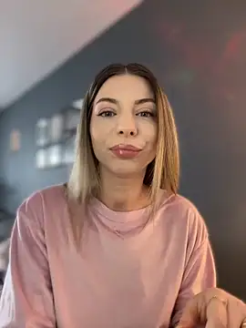 Snapshot of Mia_Ethan chatting on April 3, 2026, 10:02 am Mia Ethan online show from April 3, 2026, 10:02 am