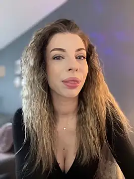Snapshot of Mia_Ethan chatting on May 9, 2026, 9:03 am Mia Ethan online show from May 9, 2026, 9:03 am