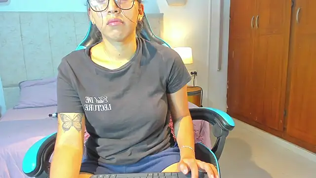  maria foxx  online show from April 13, 2026, 4:56 pm