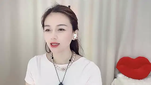 Snapshot of Alina-688- chatting on January 16, 2025, 12:34 am Alina-688- online show from January 16, 2025, 12:34 am