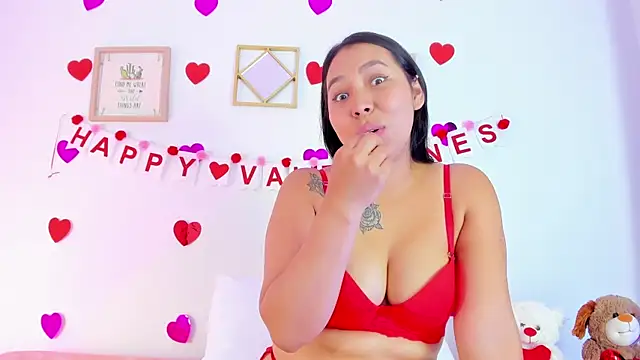 EmmaRogers online show from February 14, 2025, 6:51 pm