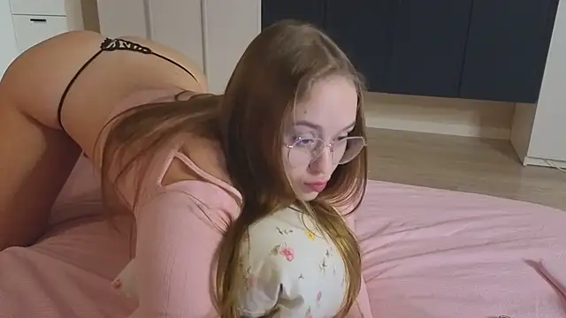 endlesssoffi online show from December 1, 2025, 6:24 pm