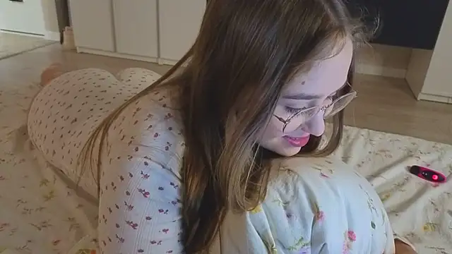 endlesssoffi online show from December 19, 2025, 5:42 pm