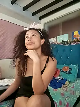 Milkdulce1 online show from April 14, 2026, 2:01 pm