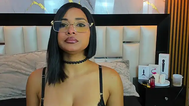 SofiaLaurents online show from November 10, 2025, 12:04 pm