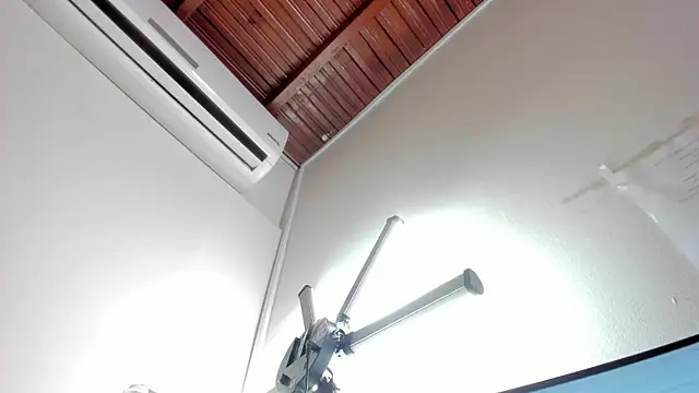 Aleja arango1 online show from October 15, 2025, 10:21 pm