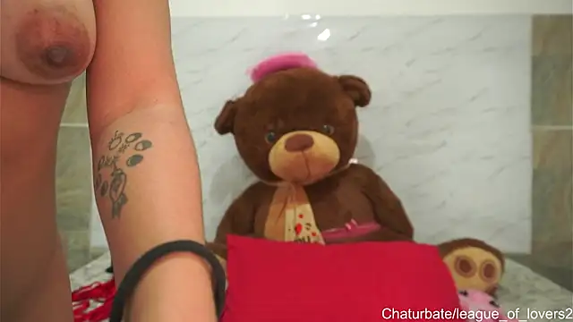 Snapshot of LeagueOfLovers chatting on December 3, 2024, 3:30 am LeagueOfLovers online show from December 3, 2024, 3:30 am