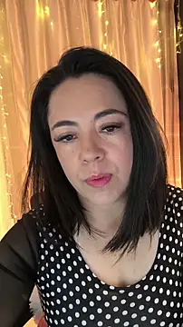 Snapshot of Bella_fournier chatting on December 17, 2025, 12:49 am Bella fournier online show from December 17, 2025, 12:49 am