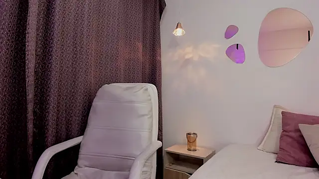 Snapshot of Vioolletta chatting on October 3, 2025, 7:00 pm Vioolletta online show from October 3, 2025, 7:00 pm