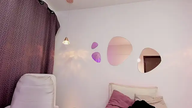 Snapshot of Vioolletta chatting on October 21, 2025, 6:52 pm Vioolletta online show from October 21, 2025, 6:52 pm