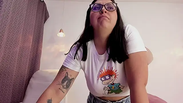 Snapshot of Vioolletta chatting on October 24, 2025, 8:27 pm Vioolletta online show from October 24, 2025, 8:27 pm