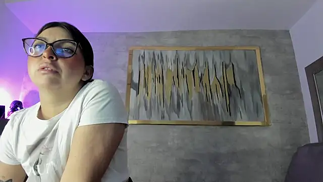 Snapshot of Vioolletta chatting on November 28, 2025, 7:27 pm Vioolletta online show from November 28, 2025, 7:27 pm